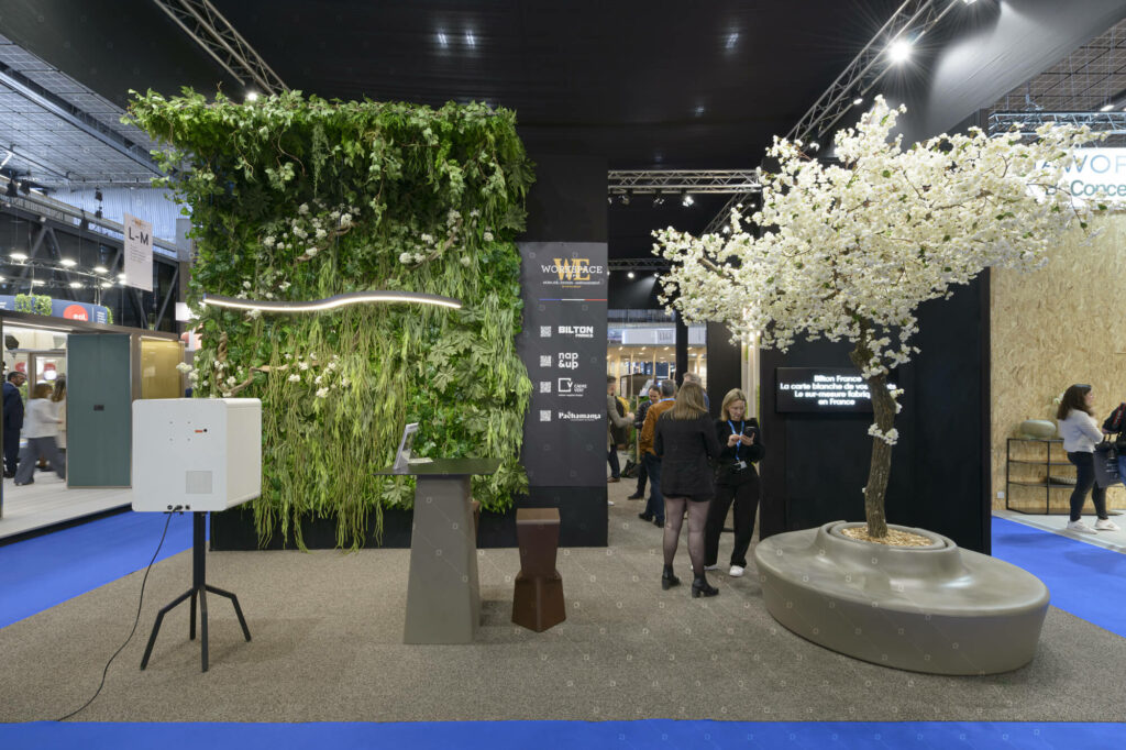 workspace-expo-2024-plafond-vegetal-vegetal-artificiel-jardiniere-interieur